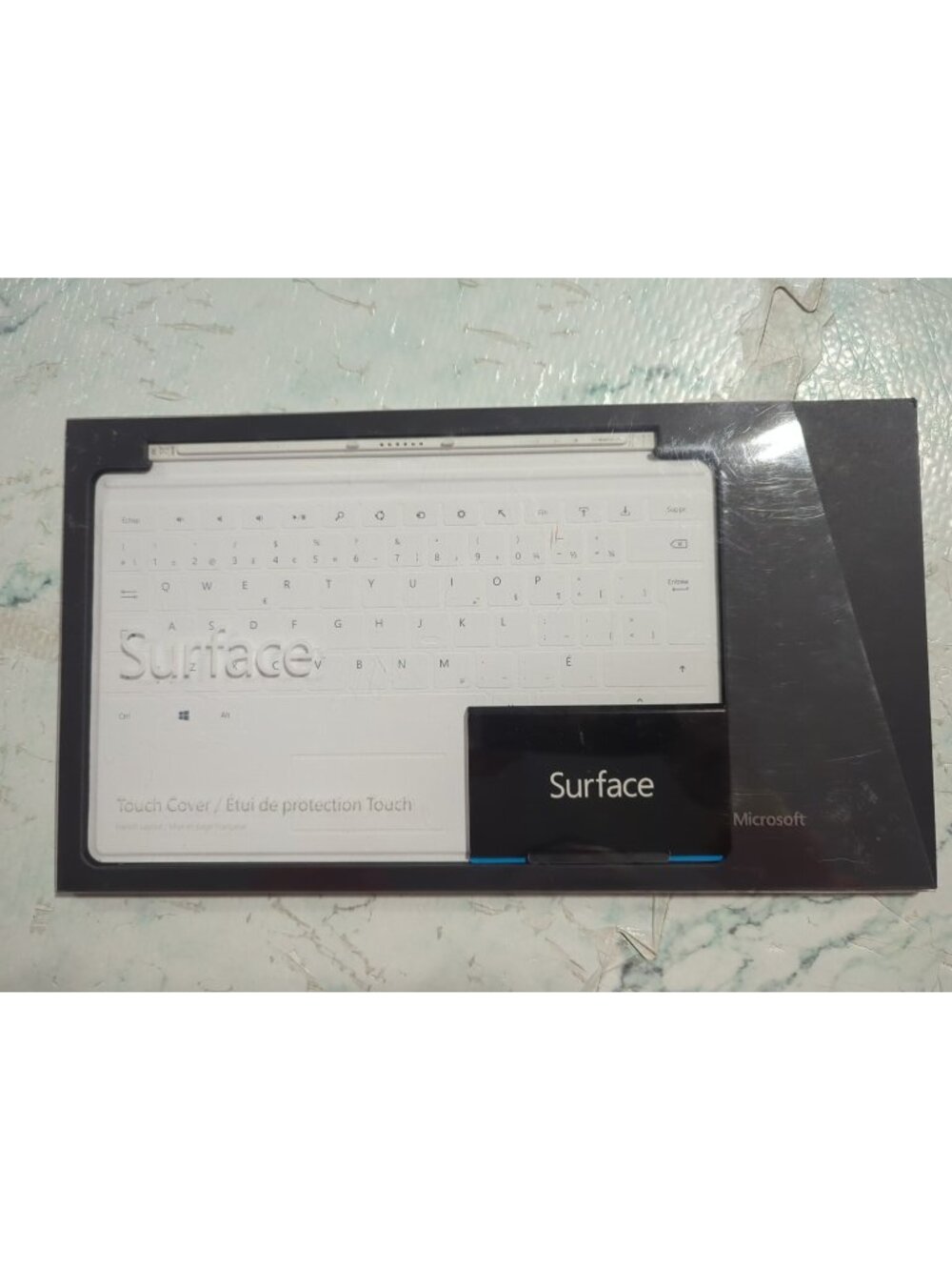 Microsoft Surface Touch Cover French Keyboard White Model 1515 D5S-00009 in Box